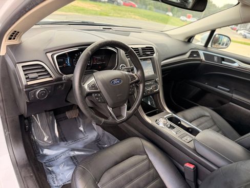 Used 2018 Ford Fusion SE w/ Equipment Group 602A FWD image 14