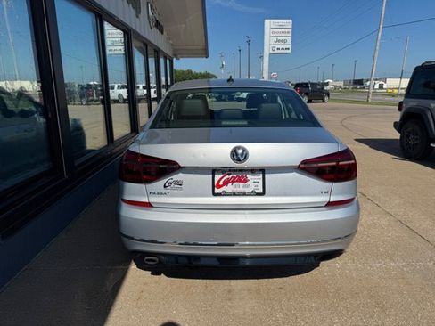 Used 2017 Volkswagen Passat 1.8T R-Line FWD image 4