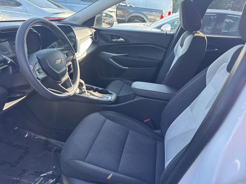 Used 2025 Chevrolet Trax LS FWD image 3
