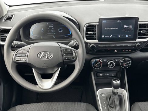 New 2025 Hyundai Venue SE image 17