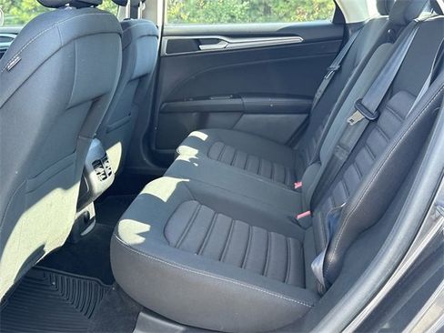 Used 2017 Ford Fusion SE w/ Fusion SE Technology Package image 21