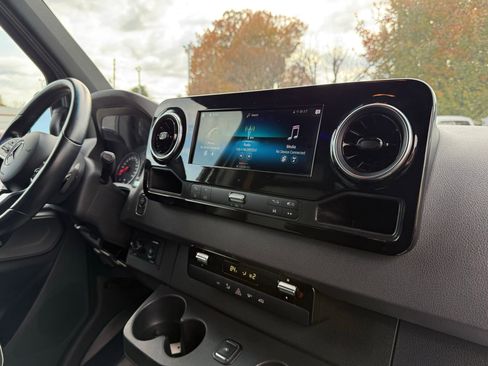 Used 2022 Mercedes-Benz Sprinter 4500 w/ Parking Package image 23