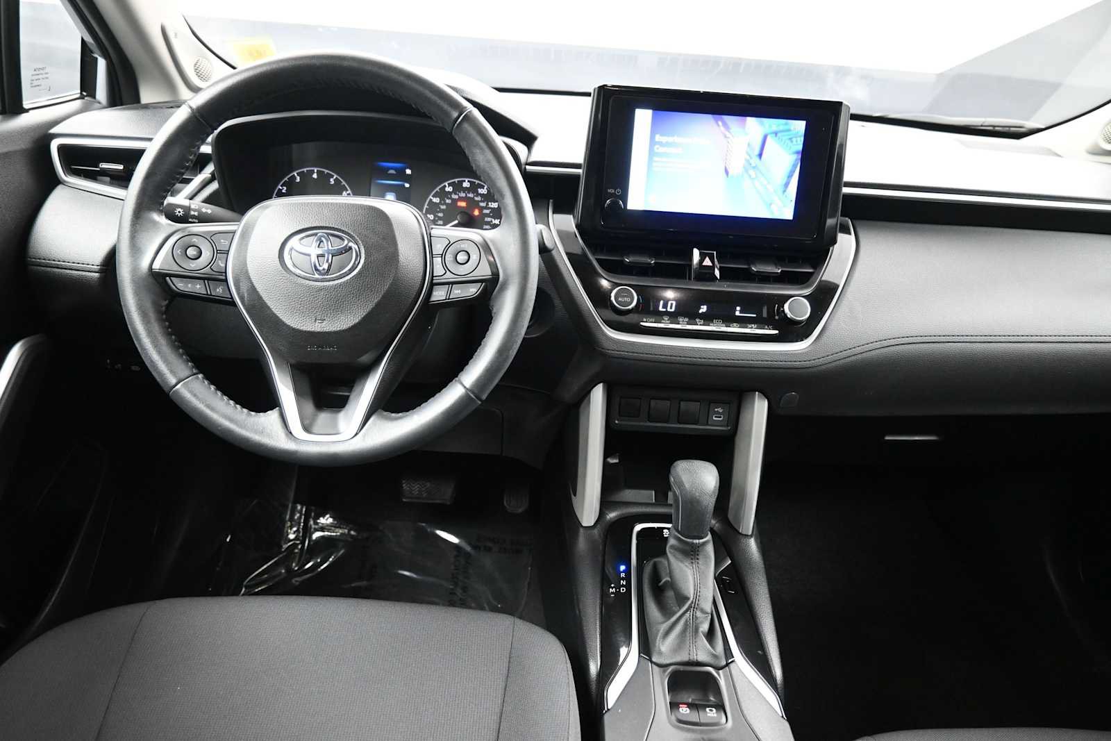 Certified 2024 Toyota Corolla Cross LE w/ Moonroof Package AWD/4WD image 18