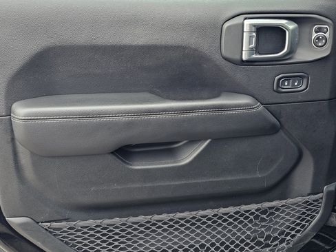 Used 2020 Jeep Wrangler Unlimited Sahara image 12