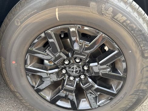 Used 2026 Nissan Frontier SV w/ SV Convenience Package AWD/4WD image 2