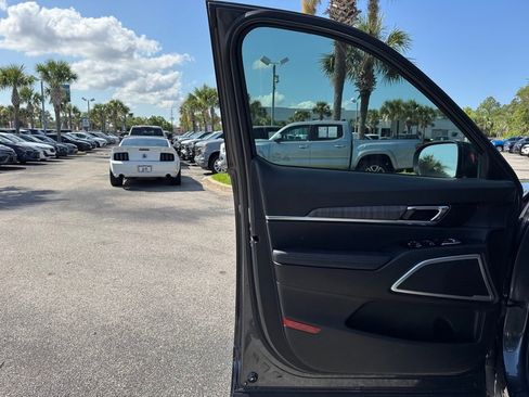 Used 2024 Kia Telluride EX w/ EX Captain's Chair Package image 43