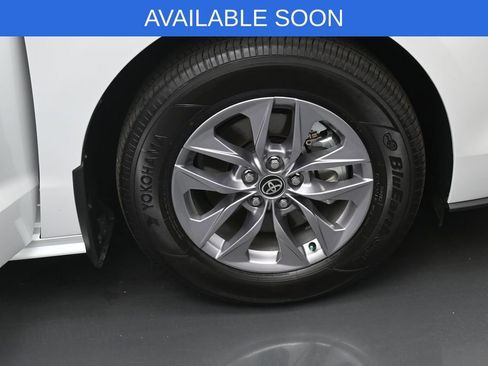 Used 2026 Toyota Sienna XLE FWD image 37