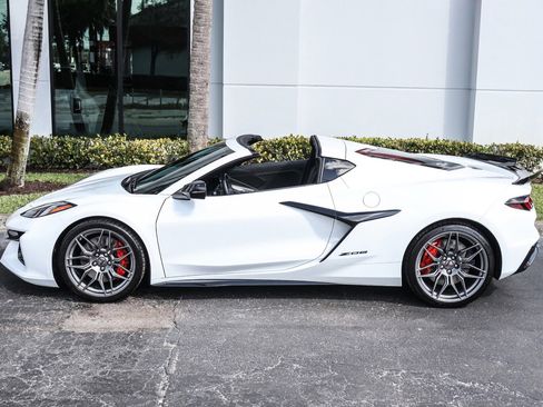 Used 2024 Chevrolet Corvette Z06 w/ Battery Protection Package image 31