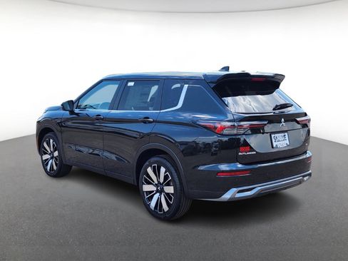 New 2025 Mitsubishi Outlander SE image 4
