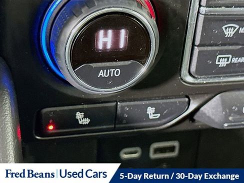 Used 2022 Chevrolet Suburban LT w/ LT Signature Plus Package image 21