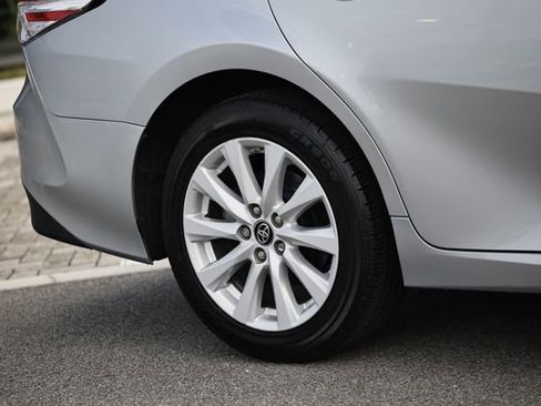 Used 2019 Toyota Camry LE FWD image 6