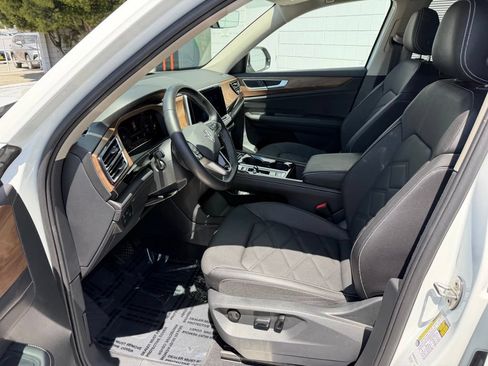 Certified 2026 Volkswagen Atlas SE w/ Black Wheel Package FWD image 15