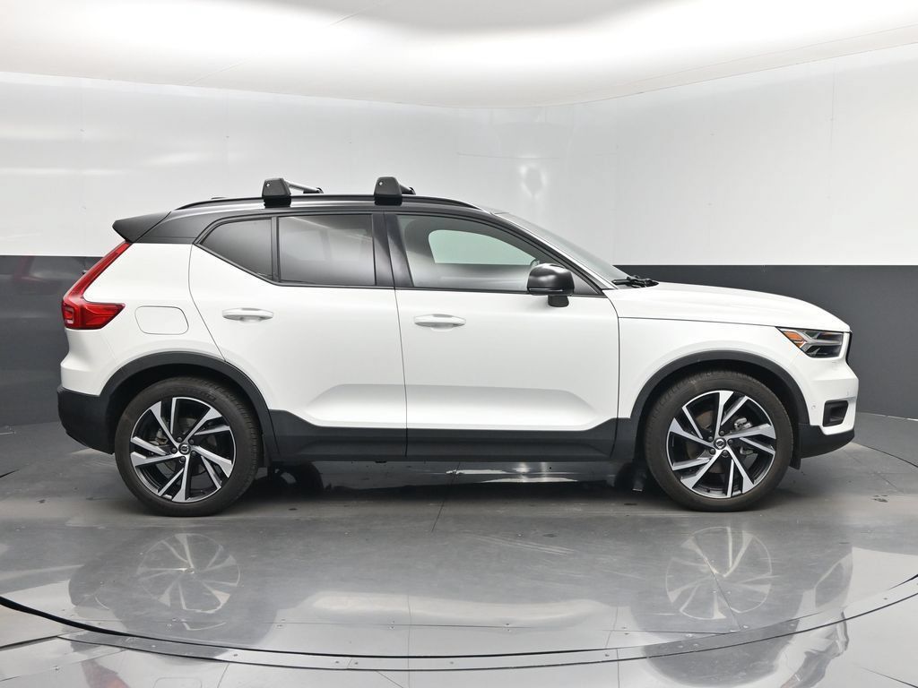 Used 2022 Volvo XC40 T5 R-Design AWD/4WD image 2