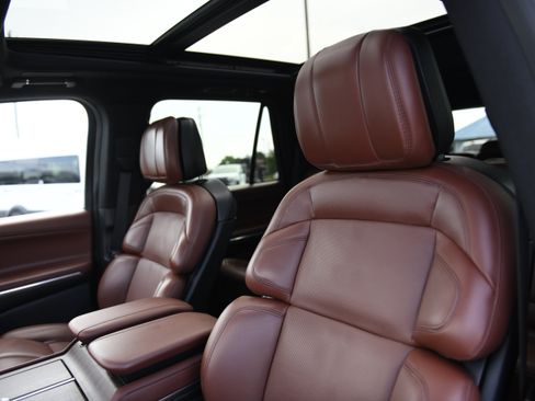 Used 2025 Lincoln Navigator Reserve AWD/4WD image 19