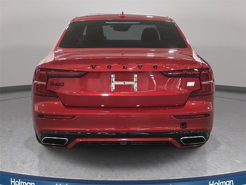 Used 2022 Volvo S60 T8 R-Design image 7