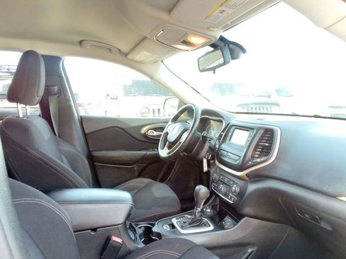 Used 2015 Jeep Cherokee Latitude AWD/4WD image 17