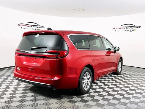 New 2025 Chrysler Pacifica Select FWD image 8