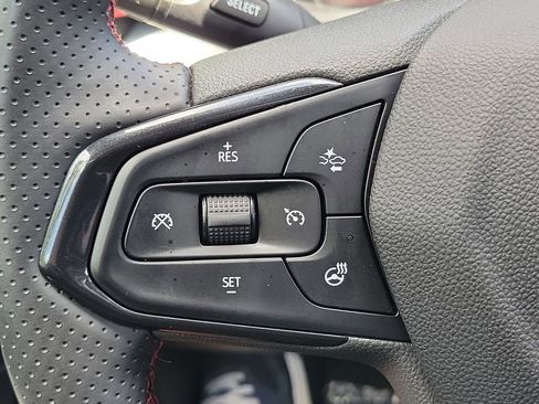 Used 2024 Chevrolet Trax RS w/ Sunroof Package FWD image 25
