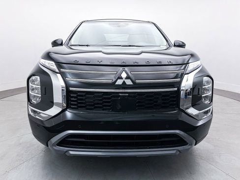 New 2025 Mitsubishi Outlander SE image 2