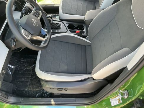 New 2026 Volkswagen Taos SE image 30