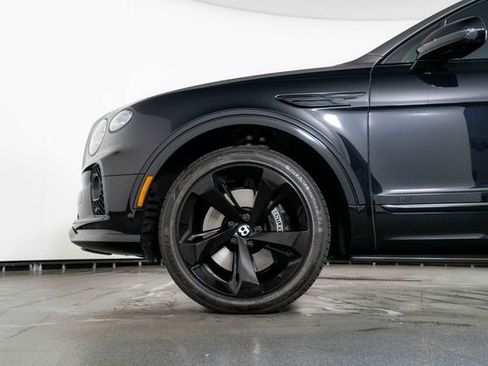 Used 2022 Bentley Bentayga AWD/4WD image 12