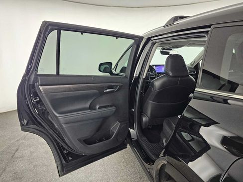Used 2023 Toyota Highlander Limited FWD image 26