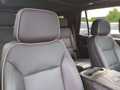 Used 2021 GMC Yukon SLT w/ SLT Premium Package AWD/4WD image 7
