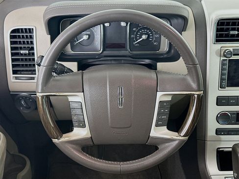 Used 2009 Lincoln MKX 2WD image 18