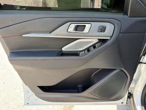 Used 2025 Ford Explorer ST RWD image 19