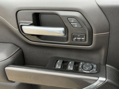 Used 2022 GMC Sierra 2500 AT4 w/ AT4 Premium Plus Package AWD/4WD image 25