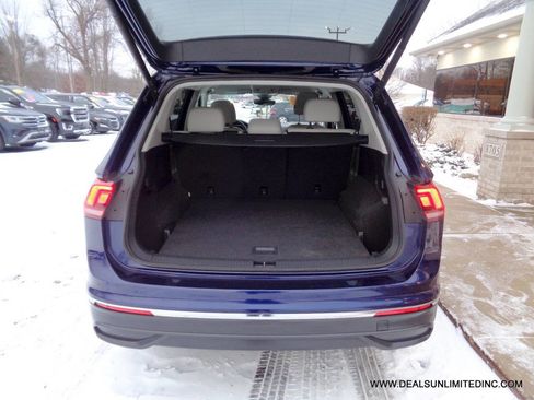 Used 2024 Volkswagen Tiguan SE image 22