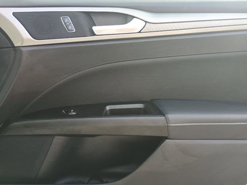 Used 2017 Ford Fusion SE image 27