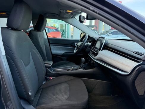 Used 2022 Jeep Compass Sport image 18