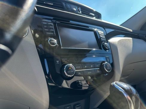 Used 2017 Nissan Rogue Sport SL w/ SL Premium Package image 16