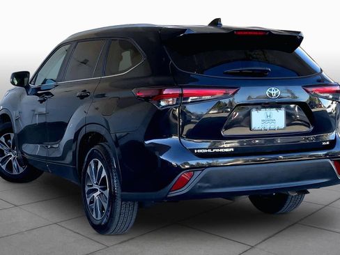 Used 2024 Toyota Highlander XLE FWD image 22