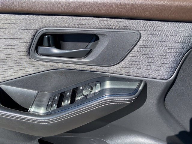 Used 2021 Nissan Rogue S FWD image 23