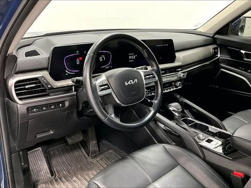 Used 2024 Kia Telluride EX w/ EX Captain's Chair Package image 16