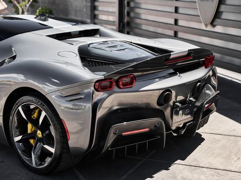 Used 2021 Ferrari SF90 Stradale AWD/4WD image 12
