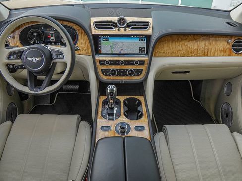 Certified 2023 Bentley Bentayga AWD/4WD image 4