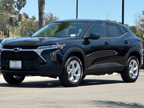 New 2026 Chevrolet Trax LS w/ LS Convenience Package FWD image 8