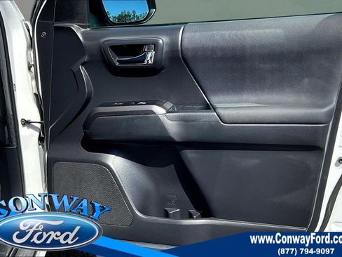 Used 2022 Toyota Tacoma TRD Off-Road w/ Technology Package image 30