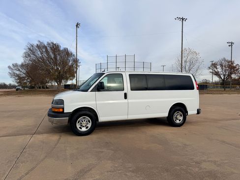 Used 2015 Chevrolet Express 2500 LT w/ LT Preferred Equipment Group image 2
