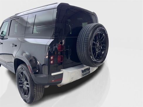 Used 2025 Land Rover Defender 110 S image 19