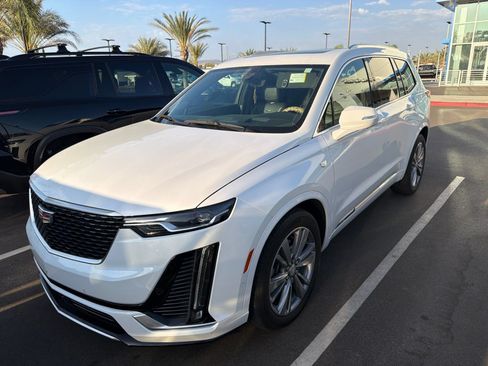 Used 2024 Cadillac XT6 Premium Luxury w/ Technology Package FWD image 3