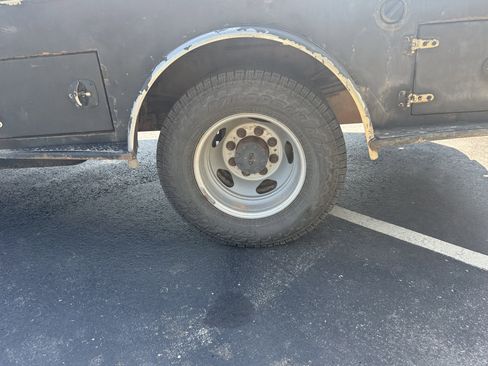 Used 2022 Chevrolet Silverado 3500 LT w/ Convenience Package image 5