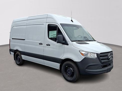 Used 2025 Mercedes-Benz Sprinter 2500 image 3