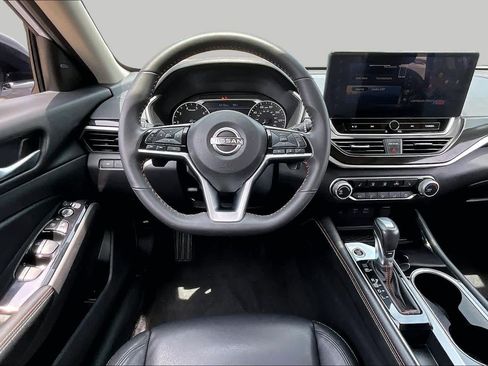 Used 2024 Nissan Altima 2.5 SR w/ SR Premium Package FWD image 6