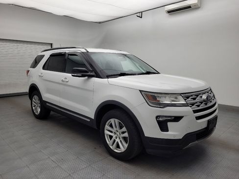 Used 2018 Ford Explorer XLT w/ Equipment Group 202A AWD/4WD image 13