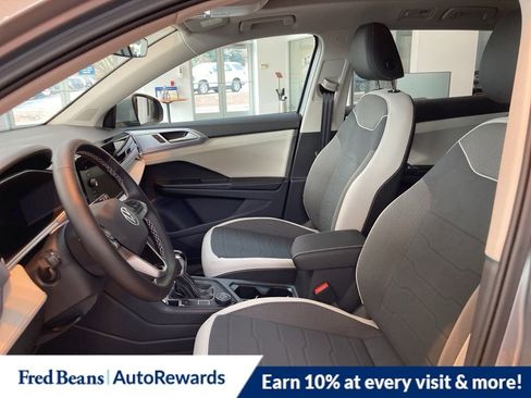 New 2026 Volkswagen Taos SE image 11