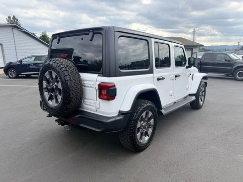 Used 2018 Jeep Wrangler Unlimited Sahara w/ Uconnect 4C Nav & Sound Group AWD/4WD image 5
